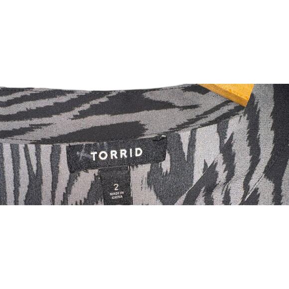 Torrid Zebra Print High Low Blouse Women's Size 2X Button Up 3/4 Sleeve Career - Picture 6 of 7
